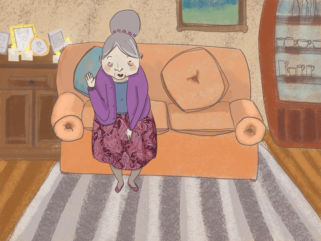 La señora del 7º piso está sentada en el sillón de su departamento.