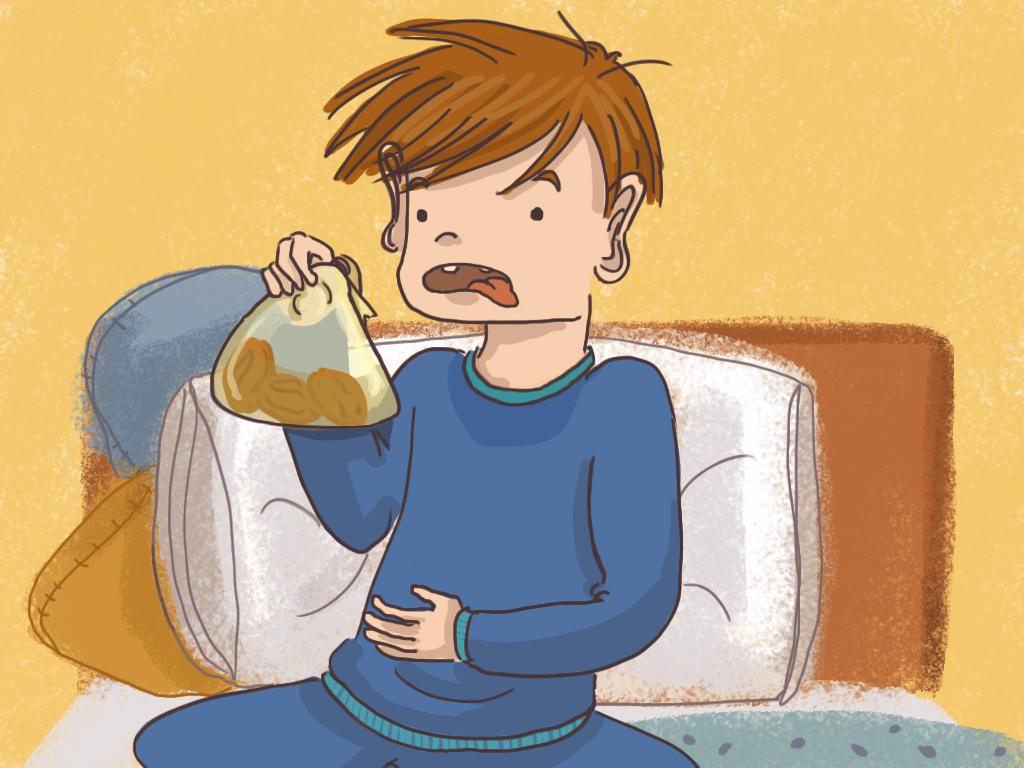 Papelucho mira con asco una bolsa con dulces de camote que sostiene en su mano.